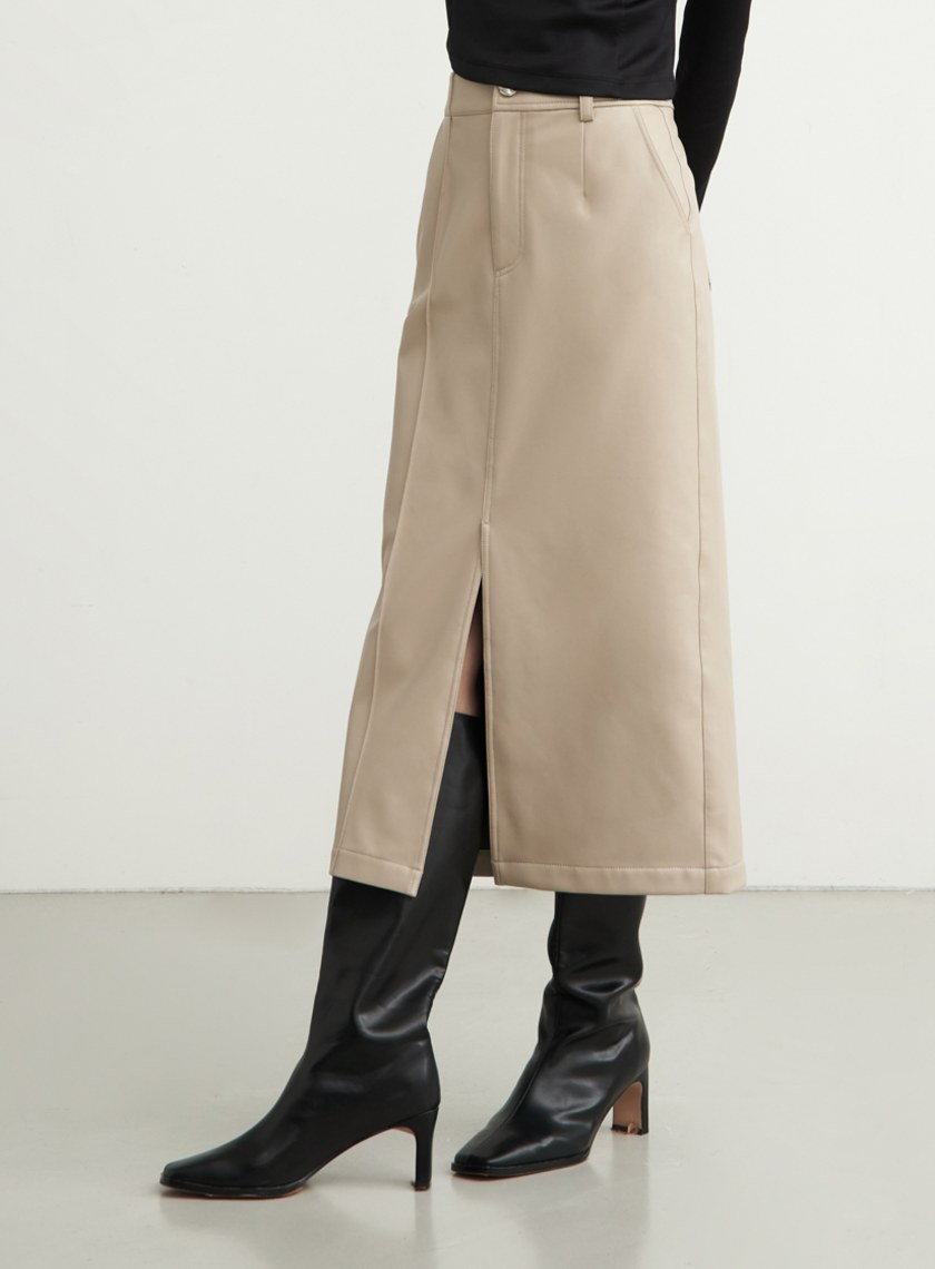 挖背剪裁圓領短版上衣